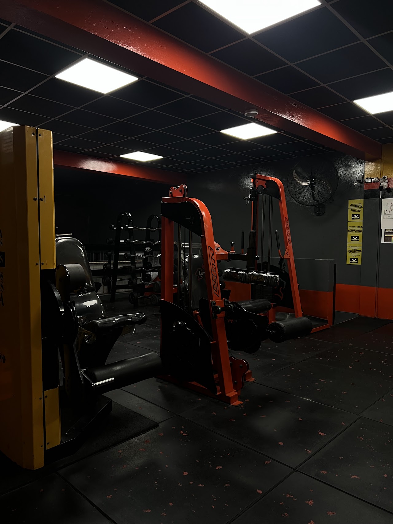 Sector de máquinas de Optimos Sport Gym